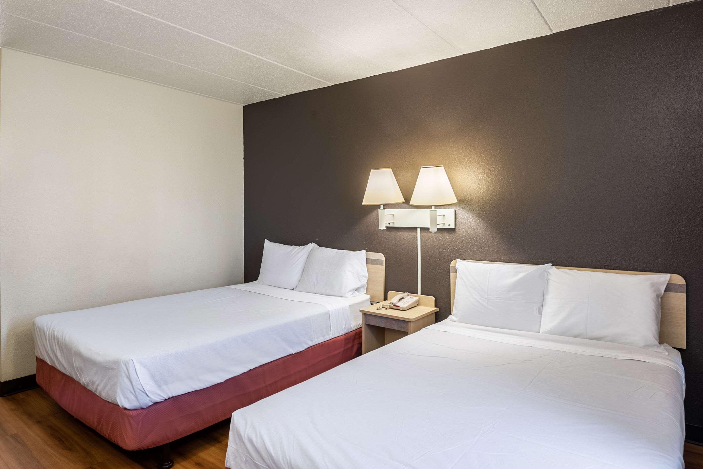 Rodeway Inn Dubuque Exteriör bild
