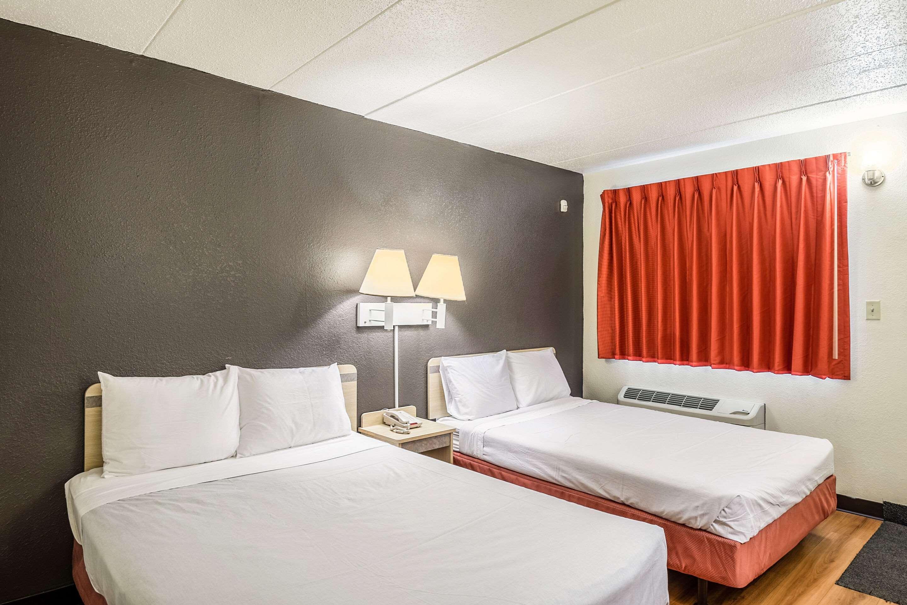 Rodeway Inn Dubuque Exteriör bild