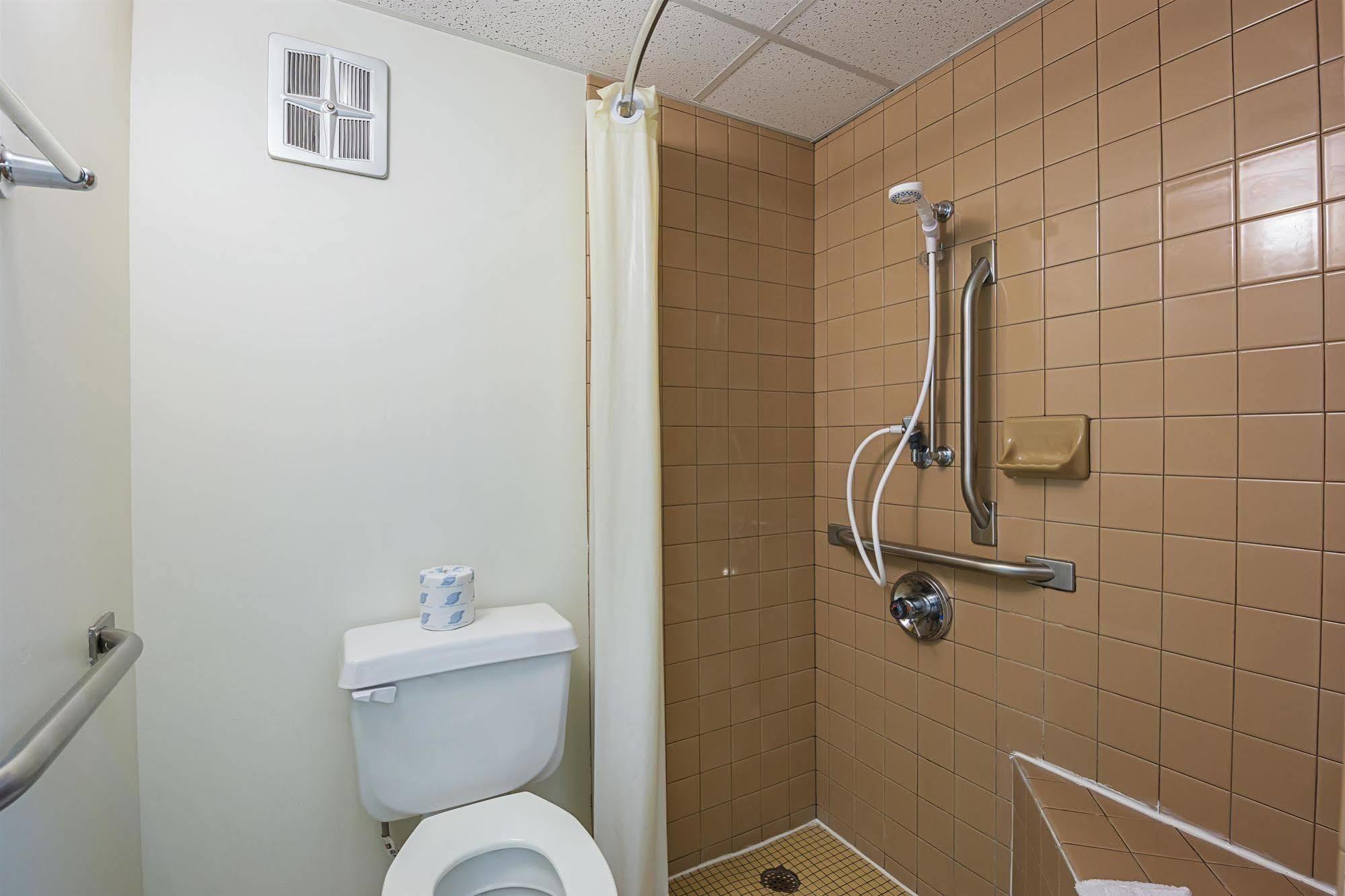 Rodeway Inn Dubuque Exteriör bild
