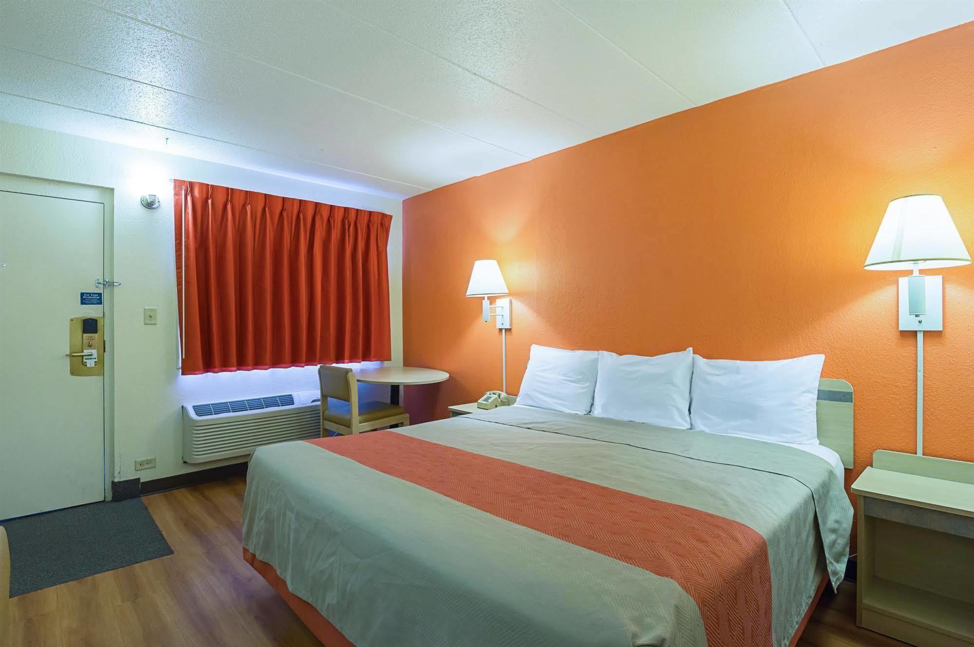 Rodeway Inn Dubuque Exteriör bild